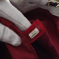 مملوكة مسبقًا حقيبة ظهر شانيل جلد عجل أسود/أبيض معتق غابرييل صغيرة