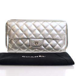Pre Owned Chanel Metallic Silver Patent Metal Handle Clutch