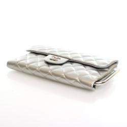 Pre Owned Chanel Metallic Silver Patent Metal Handle Clutch