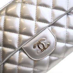 Pre Owned Chanel Metallic Silver Patent Metal Handle Clutch