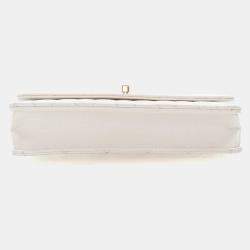 مملوكة مسبقًا محفظة بسلسلة شانيل كافيار أبيض تويست يور بوتونز