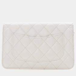 مملوكة مسبقًا محفظة بسلسلة شانيل كافيار أبيض تويست يور بوتونز