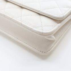 مملوكة مسبقًا محفظة بسلسلة شانيل كافيار أبيض تويست يور بوتونز