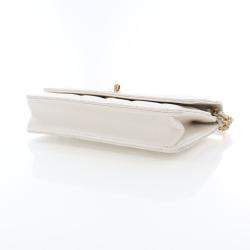 مملوكة مسبقًا محفظة بسلسلة شانيل كافيار أبيض تويست يور بوتونز