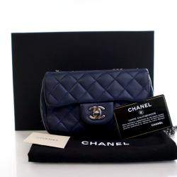 Pre Owned حقيبة شانيل فلاب مستطيلة صغيرة من جلد الخروف مزينة بالكريستالات باللون الأزرق