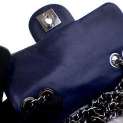 Pre Owned حقيبة شانيل فلاب مستطيلة صغيرة من جلد الخروف مزينة بالكريستالات باللون الأزرق