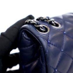 Pre Owned حقيبة شانيل فلاب مستطيلة صغيرة من جلد الخروف مزينة بالكريستالات باللون الأزرق