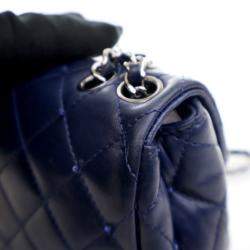 Pre Owned حقيبة شانيل فلاب مستطيلة صغيرة من جلد الخروف مزينة بالكريستالات باللون الأزرق