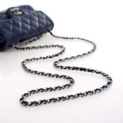 Pre Owned حقيبة شانيل فلاب مستطيلة صغيرة من جلد الخروف مزينة بالكريستالات باللون الأزرق