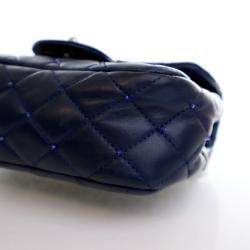 Pre Owned حقيبة شانيل فلاب مستطيلة صغيرة من جلد الخروف مزينة بالكريستالات باللون الأزرق