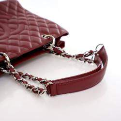 مملوكة مسبقًا حقيبة يد شانيل غراند شوبينغ حمراء كافيار