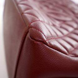 مملوكة مسبقًا حقيبة يد شانيل غراند شوبينغ حمراء كافيار