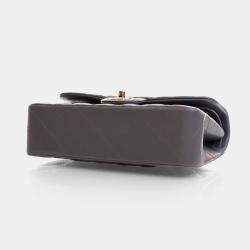 Pre Owned حقيبة فلاب مزدوجة كلاسيكية صغيرة من شانيل جلد الحمل الرمادي