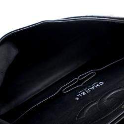 Pre Owned حقيبة شانييل فلاب مزدوجة كلاسيكية وسط سوداء كافيار