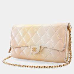 مملوكة مسبقًا حافظة هاتف جلد الحمل ميتاليك شانيل على سلسلة ووك