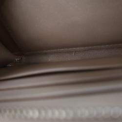 مملوكة مسبقًا حافظة هاتف جلد الحمل ميتاليك شانيل على سلسلة ووك