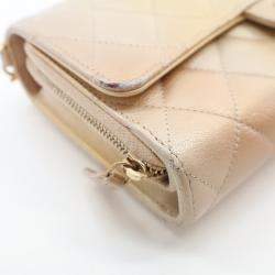 مملوكة مسبقًا حافظة هاتف جلد الحمل ميتاليك شانيل على سلسلة ووك