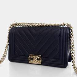 مملوكة مسبقًا Chanel Medium Navy Caviar Chevron Boy Bag