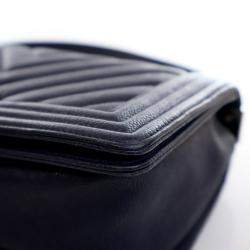 مملوكة مسبقًا Chanel Medium Navy Caviar Chevron Boy Bag