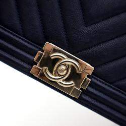 مملوكة مسبقًا Chanel Medium Navy Caviar Chevron Boy Bag
