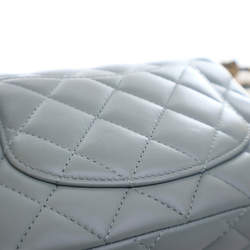 مملوكة مسبقًا حقيبة شانيل مربعة صغيرة جلد حملان أزرق كازينو رويال رفرف