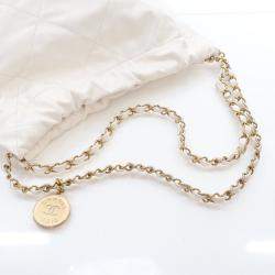 مملوكة مسبقًا حقيبة شانيل 22 هوبو جلد ماعز أبيض صغير