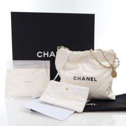 مملوكة مسبقًا حقيبة شانيل 22 هوبو جلد ماعز أبيض صغير