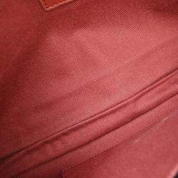 مملوكة مسبقًا حقيبة كتف شانيل جلد أسود لامع flap مستقيم