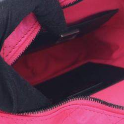Pre Owned حقيبة كروس شانيل وردية من الساتان المبطن بنجمة Walk Of Fame