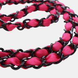 Pre Owned حقيبة كروس شانيل وردية من الساتان المبطن بنجمة Walk Of Fame