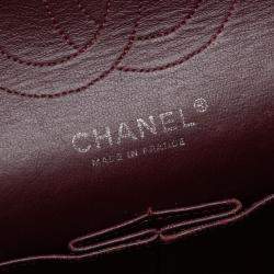 مملوكة مسبقًا حقيبة شانيل بقلايين تقليدية متوسطة من الجلد الشامواه الأزرق المجعد 