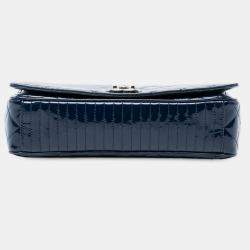 مملوكة مسبقًا حقيبة �شانيل كوكو بوي بقلّاب باتنت أزرق وسط