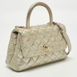 مملوكة مسبقًا حقيبة يد علوية شانيل ك�وكو جلد مبطن ذهبي صغير مقبض عتيق