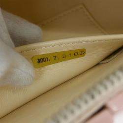 مملوكة مسبقًا حقيبة شانيل يد برميل أكريليك وردي بغزل الألغاز