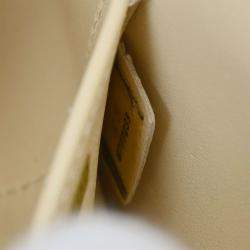 مملوكة مسبقًا حقيبة شانيل يد برميل أكريليك وردي بغزل الألغاز