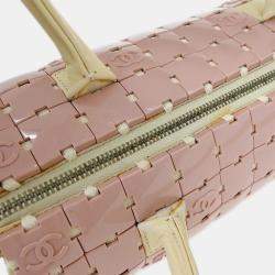 مملوكة مسبقًا حقيبة شانيل يد برميل أكريليك وردي بغزل الألغاز