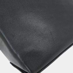 Pre Owned حقيبة يد شانيل "إيسينشال" جلد عجل سوداء