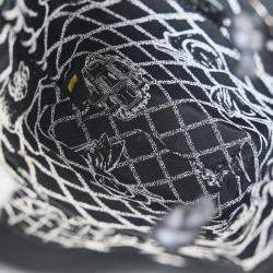 Pre Owned حقيبة يد شانيل "إيسينشال" جلد عجل سوداء