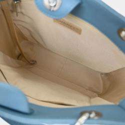 مملوكة مسبقًا حقيبة تسوق شانيل بيتيت بسلسلة من جلد عجل أزرق فاتح