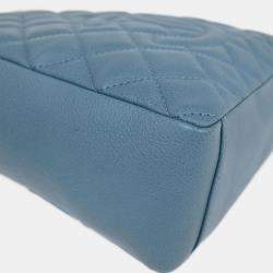 مملوكة مسبقًا حقيبة تسوق شانيل بيتيت بسلسلة من جلد عجل أزرق فاتح