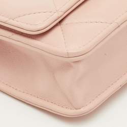 مملوكة مسبقًا Chanel 19 Flap Pink Quilted Leather Wallet On Chain