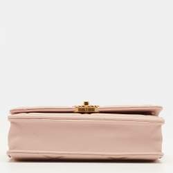 مملوكة مسبقًا Chanel 19 Flap Pink Quilted Leather Wallet On Chain