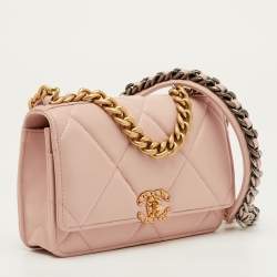 مملوكة مسبقًا Chanel 19 Flap Pink Quilted Leather Wallet On Chain