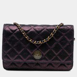 مملوكة مسبقًا محفظة شانيل تارطان جلد حملان مبطن بدرجات الأرجواني على سلسلة