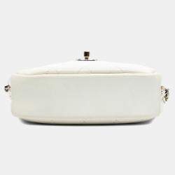 مملوكة مسبقًا Chanel White Small Quilted Goatskin Casual Trip Camera Bag