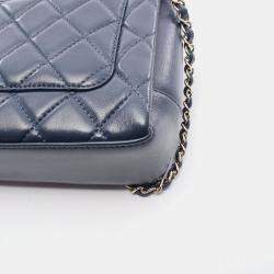 Pre Owned حقيبة كتف شانيل بمقبض علوي جلد الحمل أزرق بحري