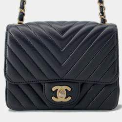 مملوكة مسبقًا Chanel Chain Shoulder Bag With Chevron V-Stitching And Lambskin Leather Black