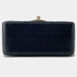 مملوكة مسبقًا Chanel Chain Shoulder Bag With Chevron V-Stitching And Lambskin Leather Black