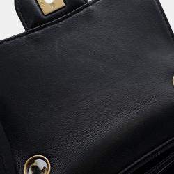 مملوكة مسبقًا Chanel Chain Shoulder Bag With Chevron V-Stitching And Lambskin Leather Black