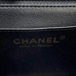 مملوكة مسبقًا Chanel Chain Shoulder Bag With Chevron V-Stitching And Lambskin Leather Black